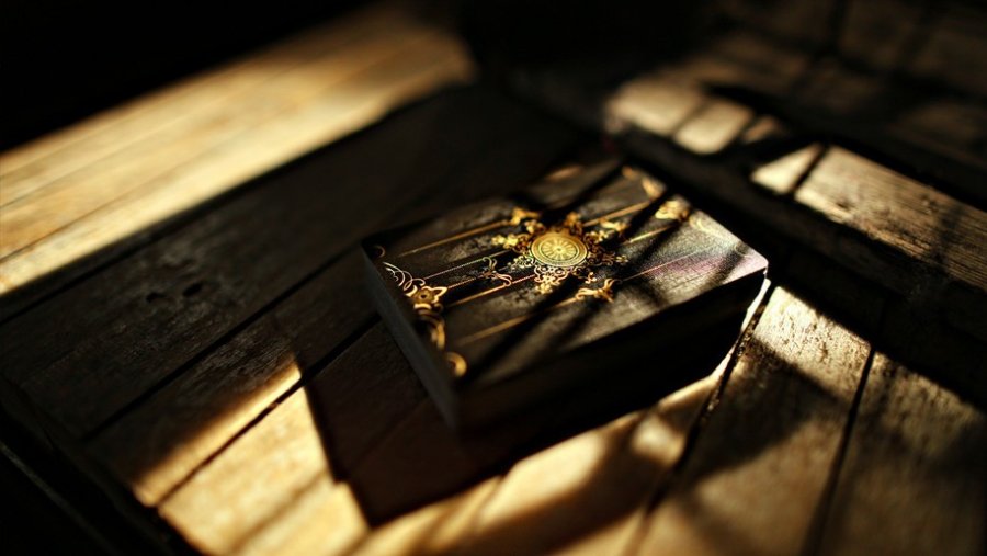Black Club Gold Artifice Deck