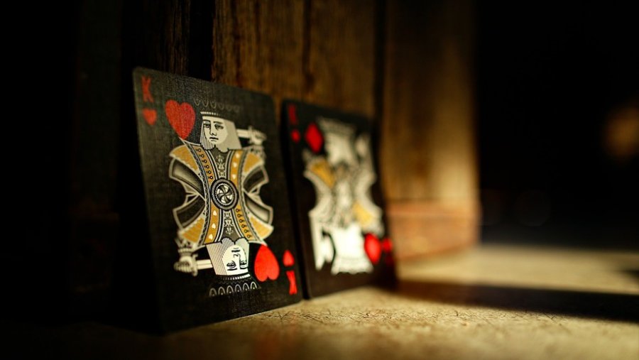 Black Club Gold Artifice Deck